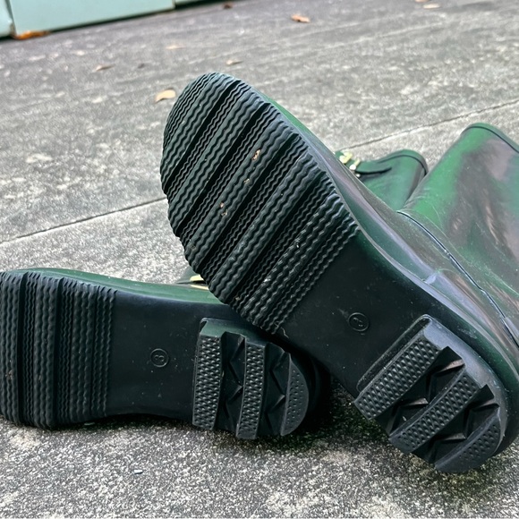 ARYA Tall Black Rain Boots with faux side zipper size 6 - Picture 4 of 5